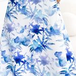 296-11 VICTORIA Trapezförmiges weißes Kleid mit blauem Muster-7